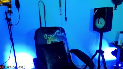 Snapshot of damian_torner chatting on 12-21-25, 08:32 Damian torner online show from 12-21-25, 08:32