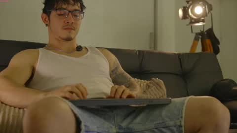 insta damn8   --------  online show from 10-17-25, 10:23