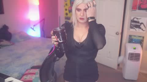 Snapshot of damngina39 chatting on 10-05-25, 06:23 damngina39 online show from 10-05-25, 06:23