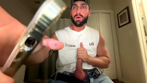 Snapshot of damnimhandsome25 chatting on 02-15-25, 12:04 Clyde online show from 02-15-25, 12:04