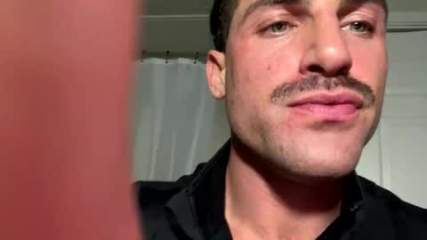 Snapshot of damnimhandsome25 chatting on 02-03-26, 05:18 Clyde online show from 02-03-26, 05:18