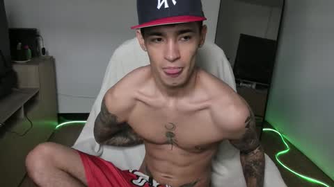 Snapshot of damon_333 chatting on 01-08-26, 03:25 Damon online show from 01-08-26, 03:25