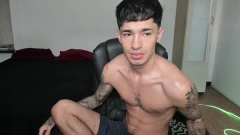 Snapshot of damon_333 chatting on 02-25-26, 07:23 Damon online show from 02-25-26, 07:23