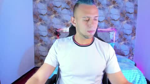 Snapshot of damon_baker0 chatting on 04-22-26, 02:51 Damon bakert online show from 04-22-26, 02:51