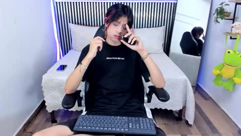 Snapshot of dan_copers chatting on 09-15-25, 01:44 D A N online show from 09-15-25, 01:44