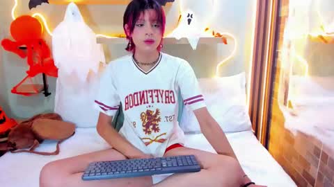 Snapshot of dan_copers chatting on 10-24-25, 02:13 D A N online show from 10-24-25, 02:13