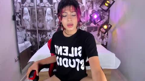 Snapshot of dan_copers chatting on 11-25-25, 11:16 D A N online show from 11-25-25, 11:16