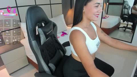 D A N A  online show from 10-18-25, 02:14