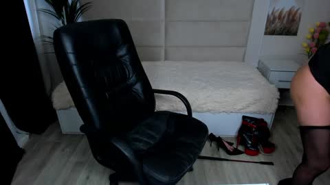 Dana Dom online show from 12-21-24, 06:19