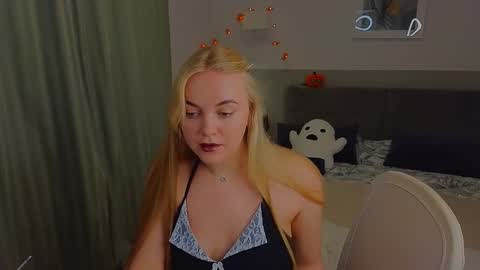 Snapshot of dana_love0 chatting on 10-28-25, 06:32 Dana online show from 10-28-25, 06:32