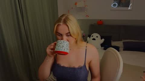 Snapshot of dana_love0 chatting on 11-03-25, 06:20 Dana online show from 11-03-25, 06:20