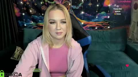 Snapshot of dances_queen chatting on 01-09-26, 08:17 dances_queen online show from 01-09-26, 08:17