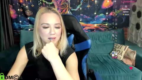 Snapshot of dances_queen chatting on 01-12-26, 07:35 dances_queen online show from 01-12-26, 07:35