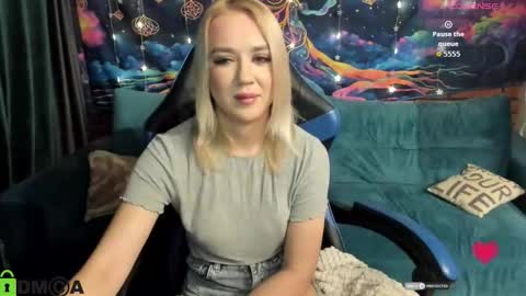 Snapshot of dances_queen chatting on 02-15-26, 08:24 dances_queen online show from 02-15-26, 08:24