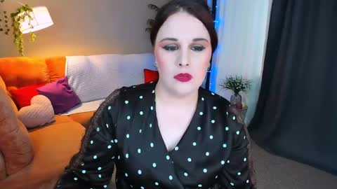 Snapshot of dancingsurprise chatting on 05-18-26, 10:10 Olivia online show from 05-18-26, 10:10