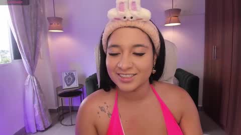 Snapshot of dandara_thompsson chatting on 10-15-25, 08:20 Dandara online show from 10-15-25, 08:20