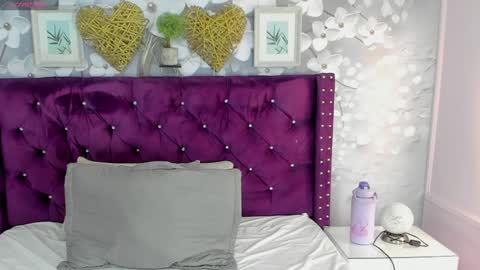 Snapshot of danee_19 chatting on 01-28-25, 10:45 Daniela online show from 01-28-25, 10:45