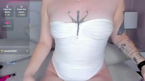 Snapshot of danee_19 chatting on 12-22-25, 02:47 Daniela online show from 12-22-25, 02:47