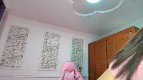 Danella Houston online show from 12-05-25, 05:53