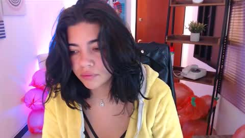 Veronica online show from 11-22-25, 10:47