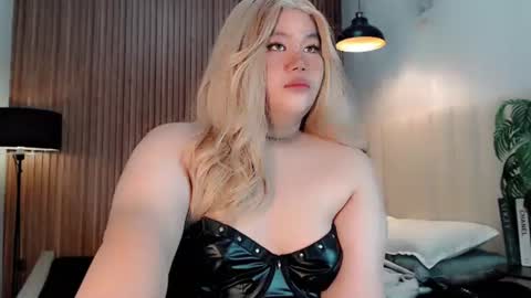 Snapshot of dangerous_womanxx chatting on 09-14-25, 02:22 Ms. K online show from 09-14-25, 02:22