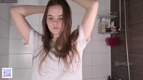 Snapshot of dangerouss_lady chatting on 10-31-25, 03:46 Eva online show from 10-31-25, 03:46