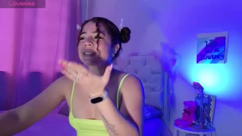 Snapshot of dani_ferreer1 chatting on 03-26-26, 06:35 dani online show from 03-26-26, 06:35