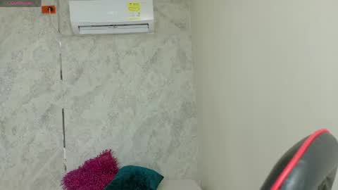 Snapshot of dani_lue chatting on 05-17-26, 12:23 dani_lue online show from 05-17-26, 12:23