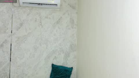 Snapshot of dani_lue chatting on 06-29-26, 12:27 dani_lue online show from 06-29-26, 12:27