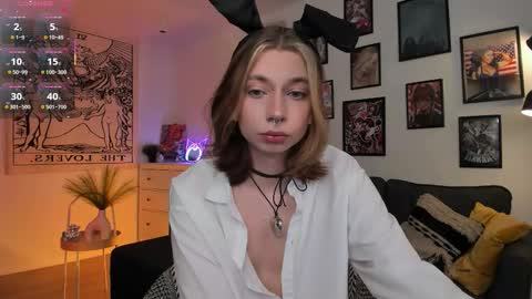 Snapshot of dani_mur chatting on 12-20-25, 08:27 Daniel online show from 12-20-25, 08:27