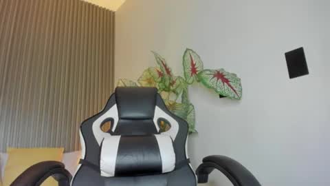 Dania online show from 11-29-25, 02:47