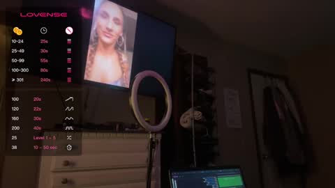 Dani Dragon online show from 01-30-25, 10:19