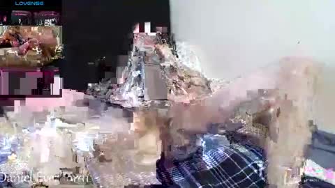 Snapshot of daniel_everhard1 chatting on 01-07-25, 06:03 Daniel online show from 01-07-25, 06:03