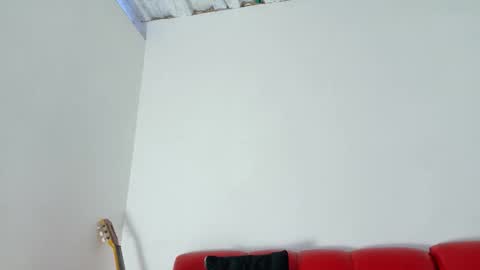 Snapshot of daniel_ova chatting on 11-26-25, 03:35 Sexy Dani online show from 11-26-25, 03:35