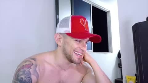 Snapshot of daniel_ova chatting on 11-28-25, 03:53 Sexy Dani online show from 11-28-25, 03:53