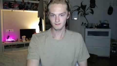 Snapshot of daniel_yumm chatting on 07-05-26, 12:06 Daniel online show from 07-05-26, 12:06