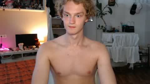 Snapshot of daniel_yumm chatting on 07-10-26, 01:14 Daniel online show from 07-10-26, 01:14
