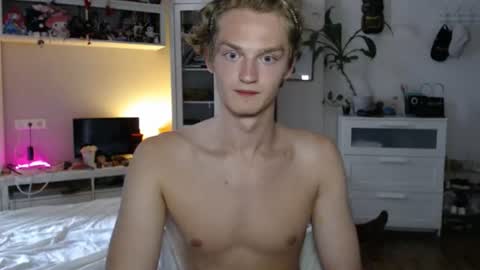 Snapshot of daniel_yumm chatting on 07-11-26, 03:26 Daniel online show from 07-11-26, 03:26