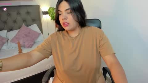 Snapshot of daniela_crozee_ chatting on 11-19-25, 02:11 D A N I online show from 11-19-25, 02:11