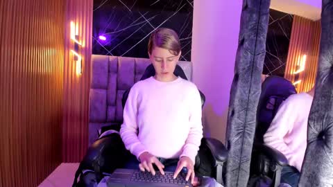 Daniela online show from 12-13-24, 05:43