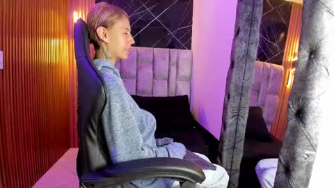 Daniela online show from 12-26-24, 10:52