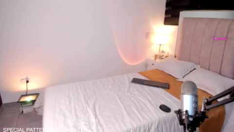  independent model   online show from 03-07-26, 01:57