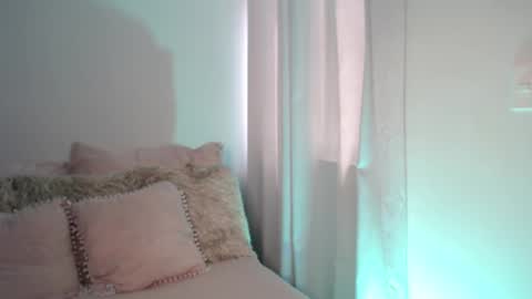 Snapshot of daniela_valencia chatting on 09-10-25, 06:52 Lucia online show from 09-10-25, 06:52