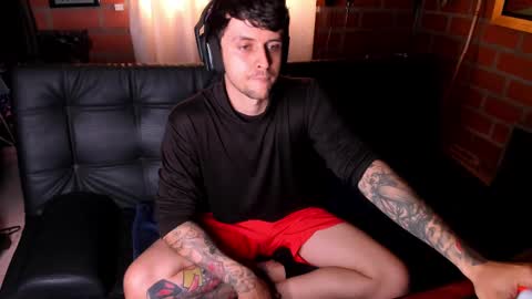 Snapshot of daniele_bunny chatting on 02-14-25, 08:15 Daniele Bunny online show from 02-14-25, 08:15