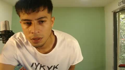 Snapshot of danielitopapii chatting on 12-17-25, 04:35 danielitopapii online show from 12-17-25, 04:35