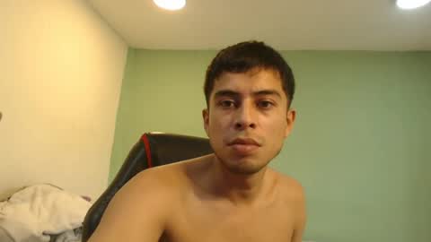 Snapshot of danielitopapii chatting on 06-25-26, 05:17 danielitopapii online show from 06-25-26, 05:17