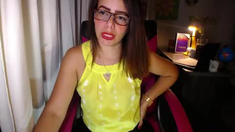 Snapshot of danielle_rose_ chatting on 05-04-26, 02:13 Angie online show from 05-04-26, 02:13