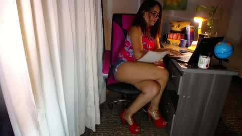Snapshot of danielle_rose_ chatting on 05-09-26, 07:52 Angie online show from 05-09-26, 07:52