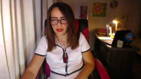 Snapshot of danielle_rose_ chatting on 05-21-26, 05:31 Angie online show from 05-21-26, 05:31