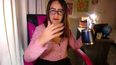 Snapshot of danielle_rose_ chatting on 05-28-26, 05:10 Angie online show from 05-28-26, 05:10